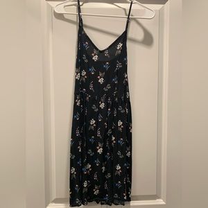 Floral black stretchy dress size 6